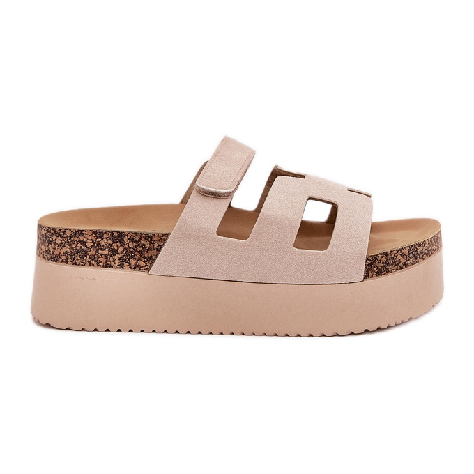 Zapatillas en una plataforma masiva beige