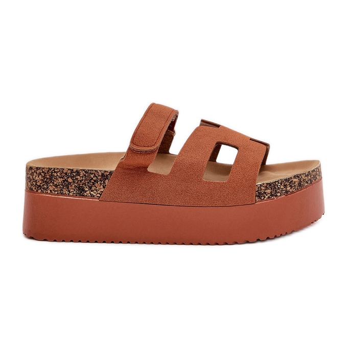 Zapatillas en la plataforma de camello masiva marrón