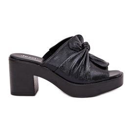 Jezzi Chanclas para mujeres en el poste de cuero ecológico negro