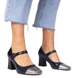 Bombas de mujeres negras con un dedo plateado negro Bombas de mujeres negras con un dedo plateado negro