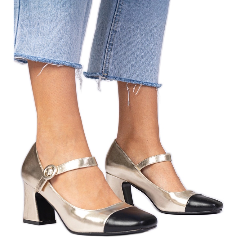 Bombas de mujer doradas con nariz negra dorado Bombas de mujer doradas con nariz negra dorado