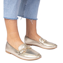 Mocasines elegantes dorados con circones