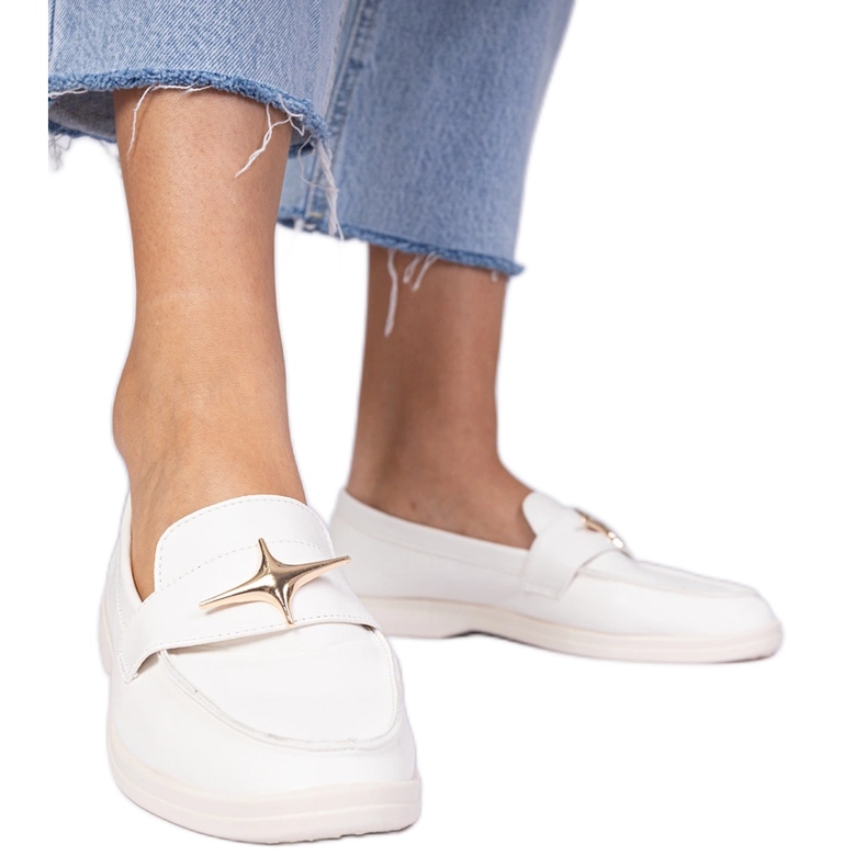Mocasines de mujeres blancas con una decoración dorada blanco Mocasines de mujeres blancas con una decoración dorada blanco