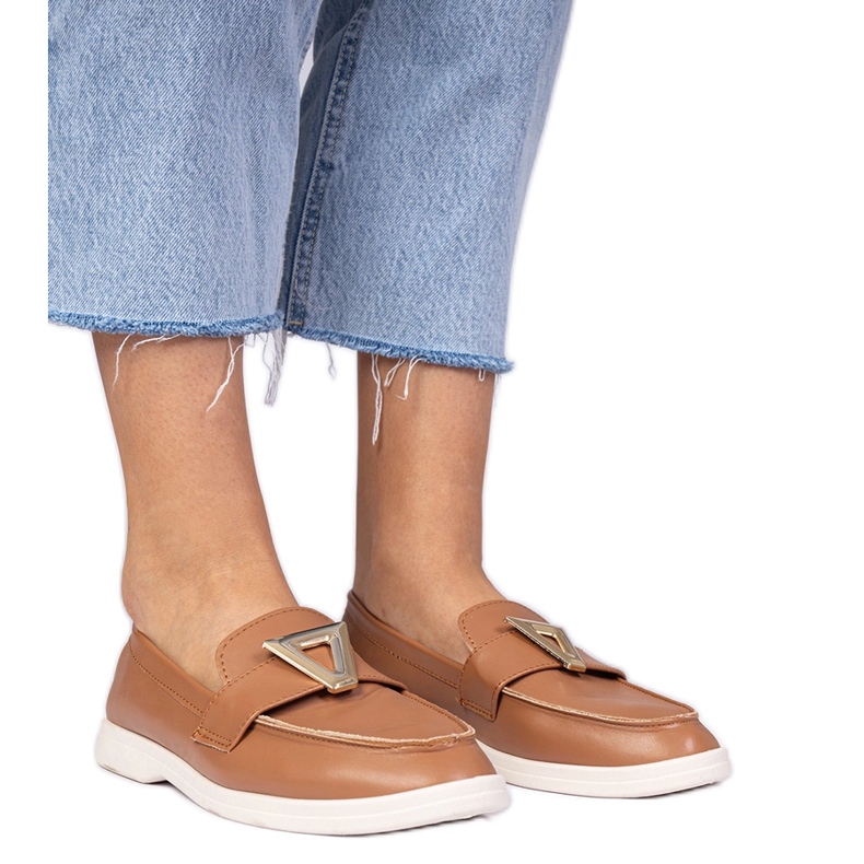Mocasines de mujeres marrones con una decoración elegante marrón Mocasines de mujeres marrones con una decoración elegante marrón