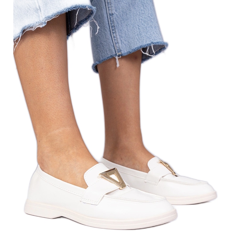 Mocasines de mujeres blancas con una elegante decoración blanco