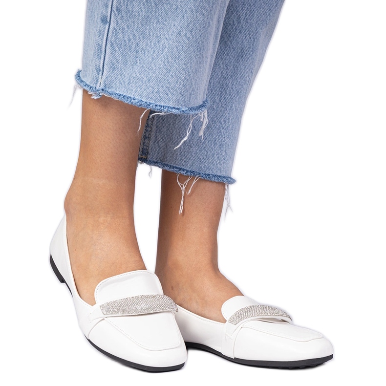 Mocasines de mujeres blancas con circones blanco