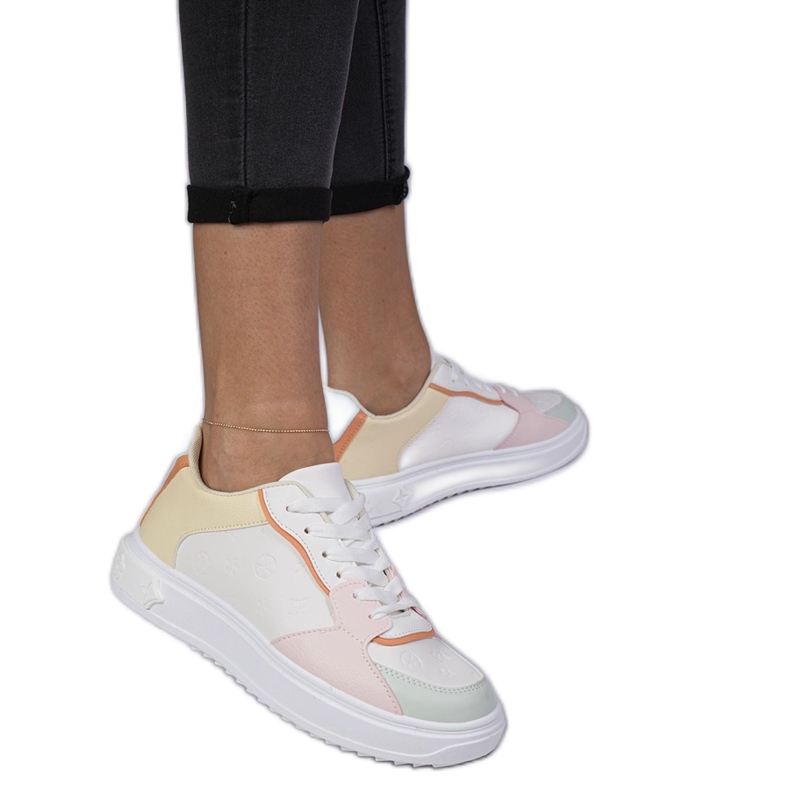 Zapatillas deportivas blancas y amarillas de cuero ecológico blanco Zapatillas deportivas blancas y amarillas de cuero ecológico blanco