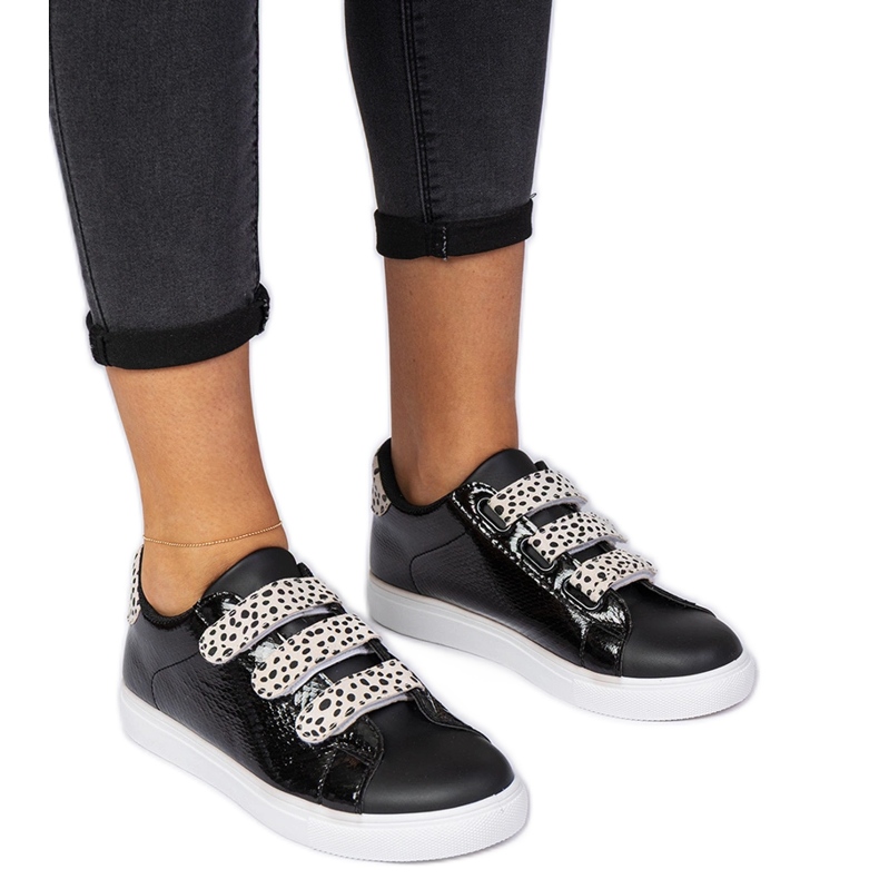 Zapatillas negras con acabado de velcro animal negro
