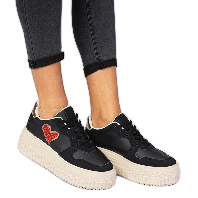 Zapatillas de deporte de mujeres negras con corazón brocado negro