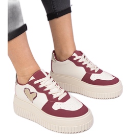 Zapatillas burdeas de las mujeres con corazón brocado rojo
