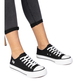 Zapatillas clásicas negras de mujer. negro