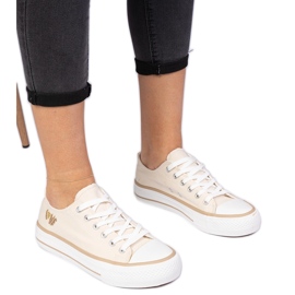 Zapatillas beige clásicas de zapatillas