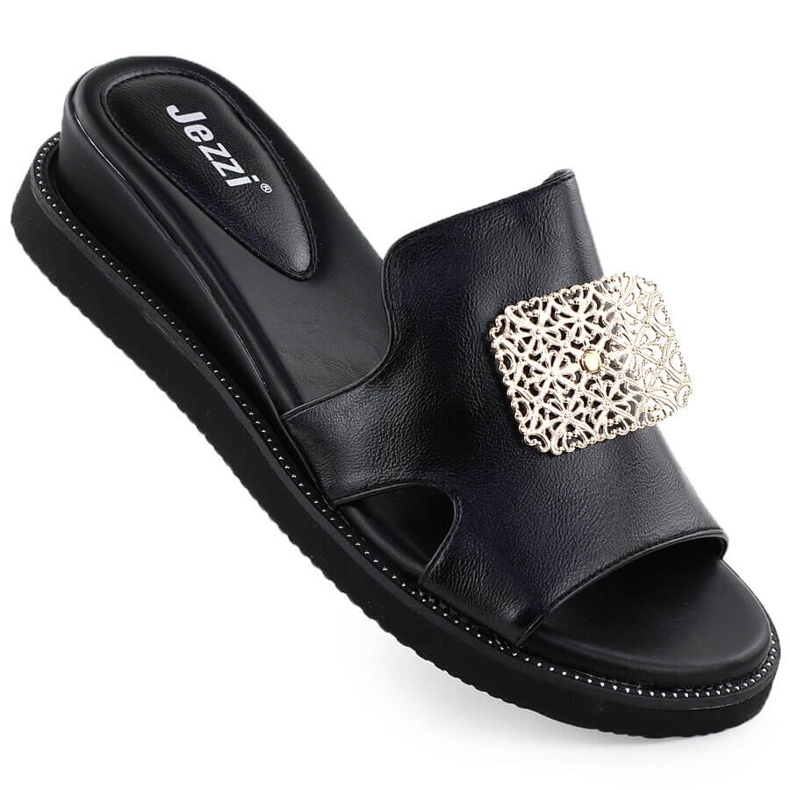 Zapatillas ecológicas en la plataforma negra con un adorno de Jezzi 2267 negro