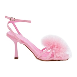 Sandalias de mujer en un alfiler con plumas rosa rosado