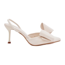 Tacones altos y arco de ecru blanco