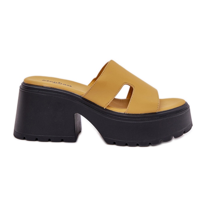 Zapatillas para mujeres en la plataforma y tacones enormes amarillos
