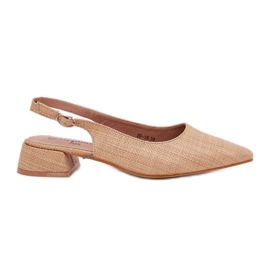 Sandalias trenzadas para mujeres con un delicado talón beige