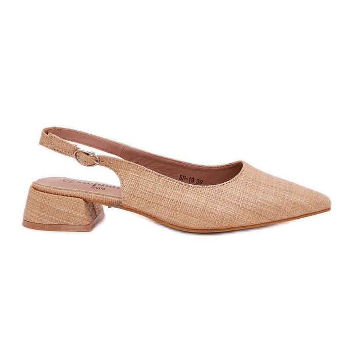 Sandalias trenzadas para mujeres con un delicado talón beige