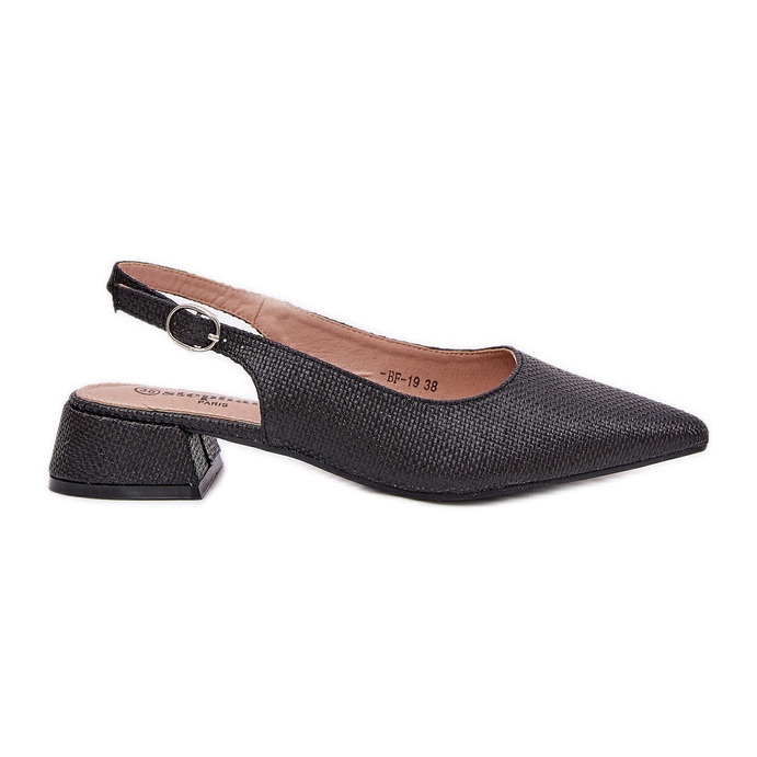 Sandalias trenzadas para mujeres con un delicado tacón negro