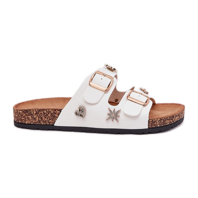 Chanclas para mujeres en una suela de corcho con hebillas y alfileres blancos Chanclas para mujeres en una suela de corcho con hebillas y alfileres blancos