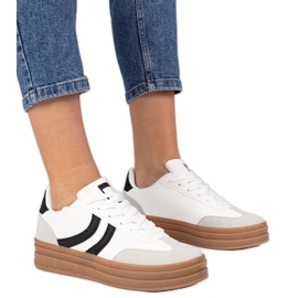 Zapatillas blancas zapatillas para mujeres con un accesorio negro blanco