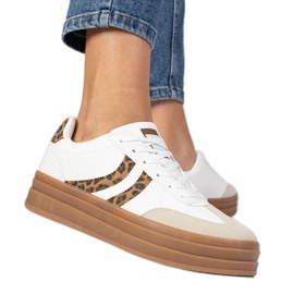 Zapatillas blancas zapatillas para mujeres con accesorio de leopardo blanco