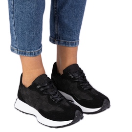 Zapatillas deportivas de mujer negras. negro