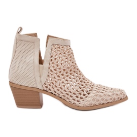 Tacones altos de las mujeres con recortes y trenzas beige brillantes