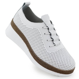 Zapatos de cuero para mujeres para cuñas blancas perforadas T.Sokolski W25-203 blanco
