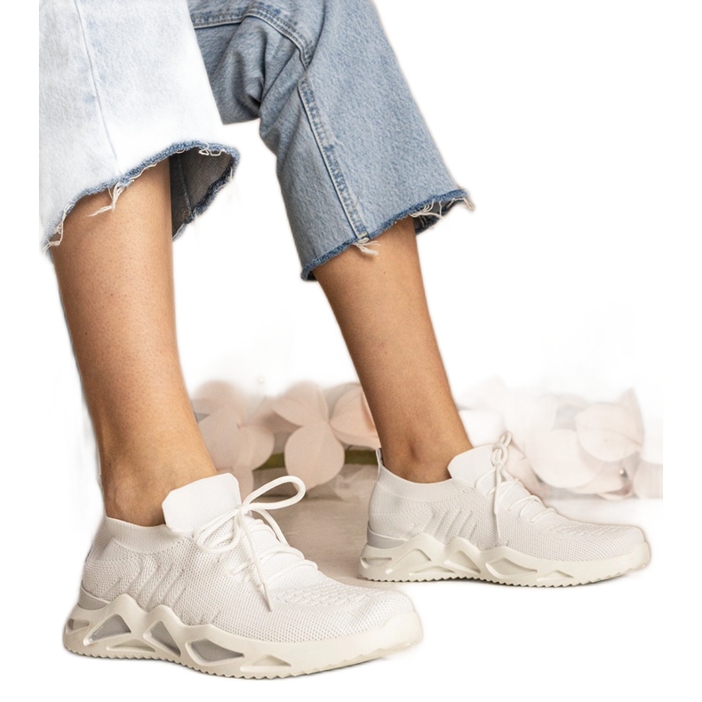 Zapatillas blancas para mujeres con una parte superior de SOCKING blanco