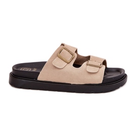 Flip fallas de mujeres en la plataforma con hebillas beige