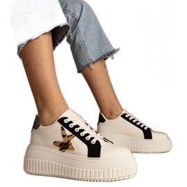 Zapatillas en blanco y negro decoradas con brillo y estrella Zapatillas en blanco y negro decoradas con brillo y estrella