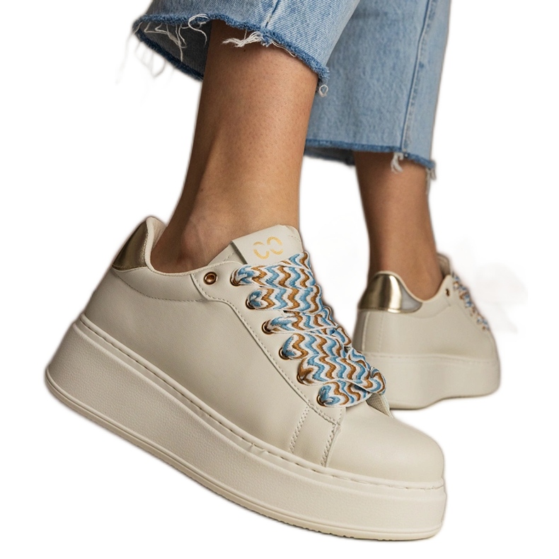 Zapatillas beige para mujeres con cordones masivos