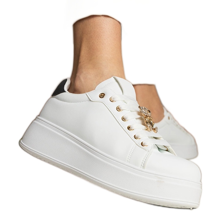 Zapatillas blancas y blancas para mujeres decoradas con piedras blanco Zapatillas blancas y blancas para mujeres decoradas con piedras blanco