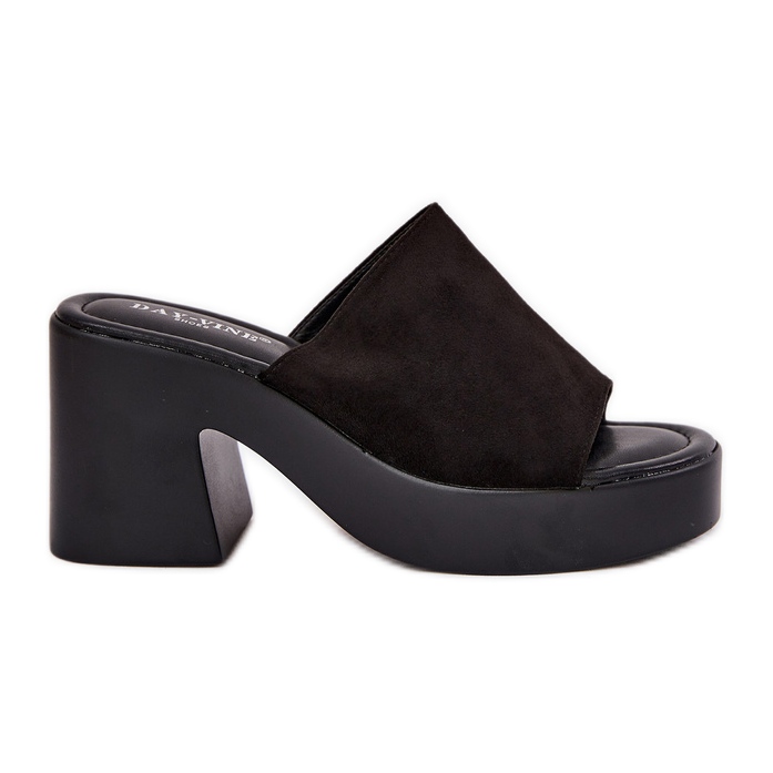 Zapatillas para mujeres en la publicación y plataforma negra negro