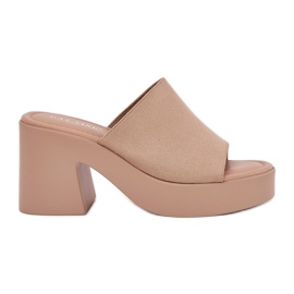 Zapatillas para mujeres en el poste y plataforma de color caqui beige