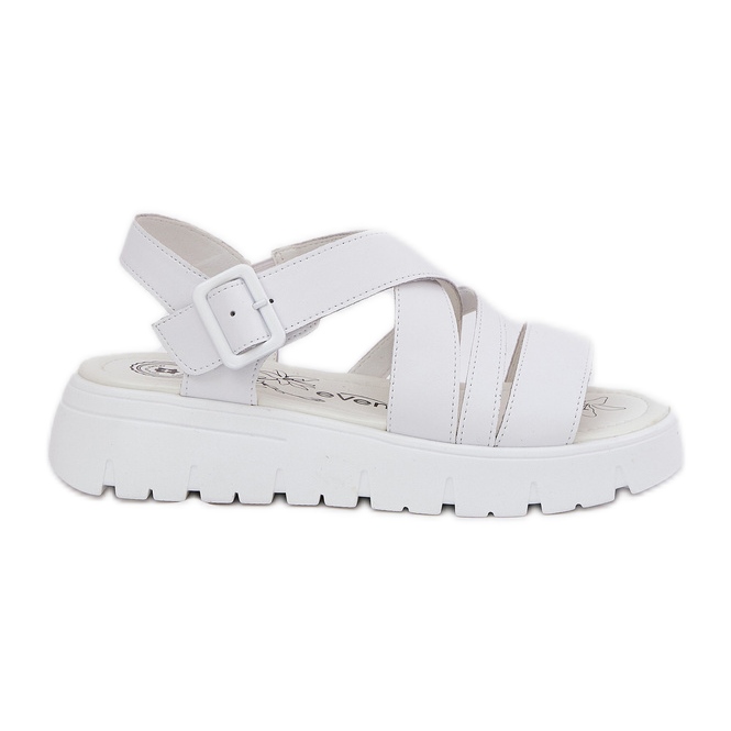 Sandalias de cuero para mujeres en la plataforma con una hebilla blanca blanco