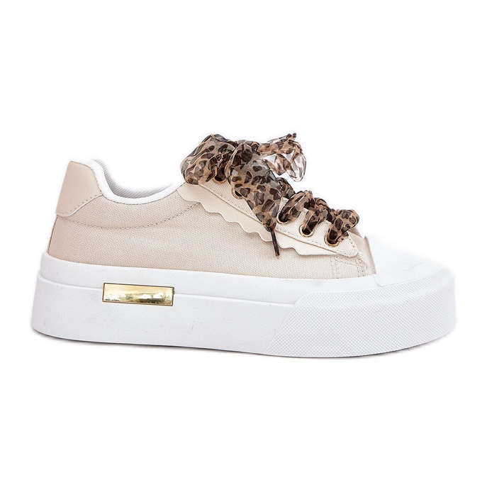 Zapatillas para mujeres en una plataforma masiva con beige decorativo de cordones