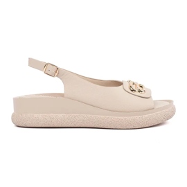 Goodin Sandalias planas beige con un adorno