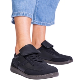 Zapatillas negras con cordones bajos negro