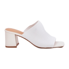 Zapatillas de altura de las mujeres blanco