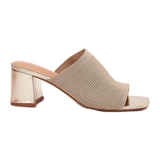 Tacones de mujer con pistilo dorado