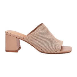 Tacones de mujer como beige