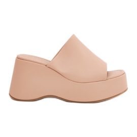 Zapatillas para mujeres ecológicas en la plataforma y cuñas beige