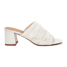 Chanclas para mujeres con tacones blancos