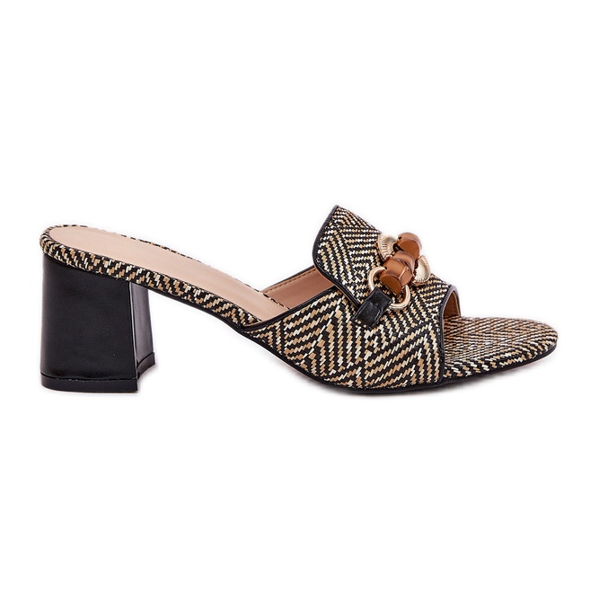 Tacones para mujeres con una decoración negra negro