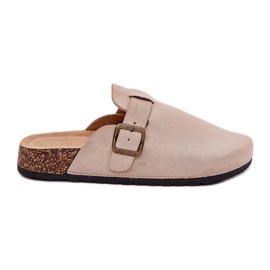 Zapatillas de mujeres y en la plataforma con un beige de hebilla