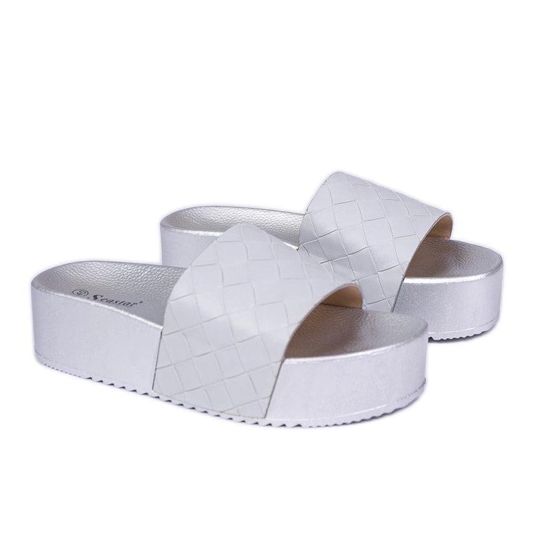 Chanclas como grises