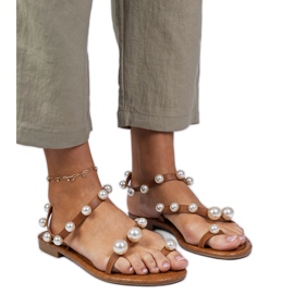 Sandalias de mujer marrones decoradas con perlas marrón