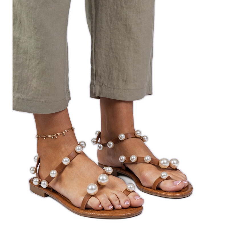 Sandalias de mujer marrones decoradas con perlas marrón